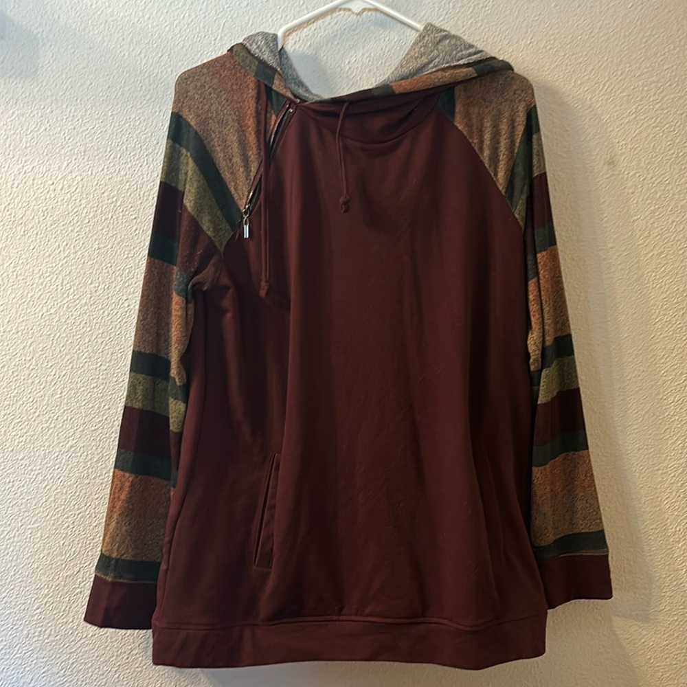 Maurice’s striped sleeve hoodie size medium